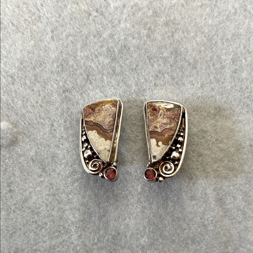 CLIP-On Sajen crazy lace agate and garnet sterling earrings